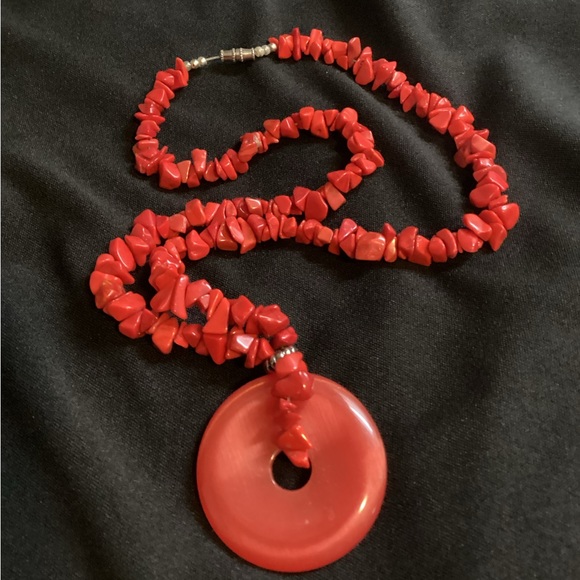 Vintage Jewelry - Vintage Red Chip Coral Southwestern Pendant Necklace